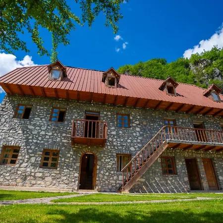 Bujtina Berishta Guest house 5*