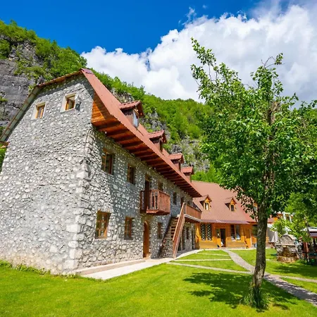 Bujtina Berishta 5* Theth