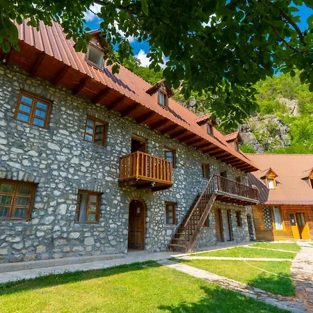 Bujtina Berishta 5* Theth