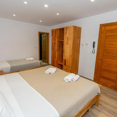 Bujtina Berishta 5*