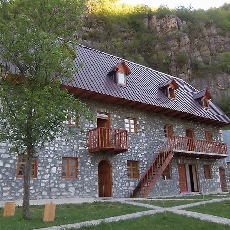 Bujtina Berishta 5*