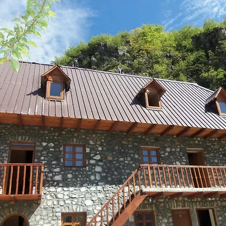 Guest house Bujtina Berishta 5*