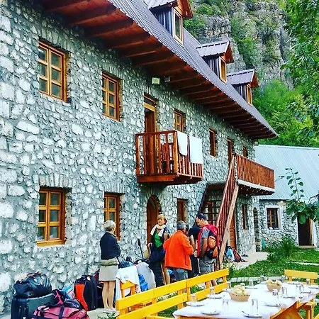 Bujtina Berishta Guest house 5*