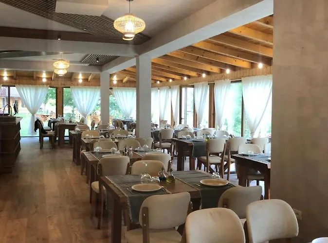 Bujtina Berishta 5* טת